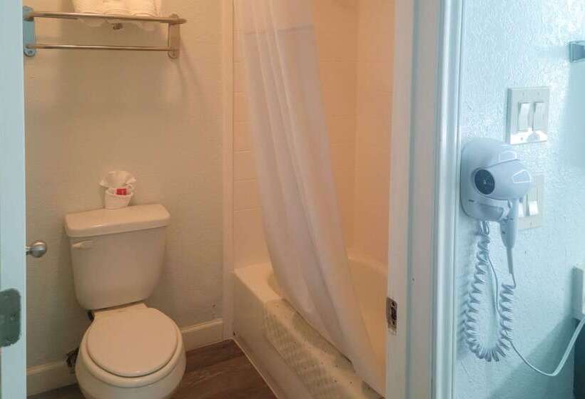 호텔 Econo Lodge Inn & Suites Near Lackland Afb