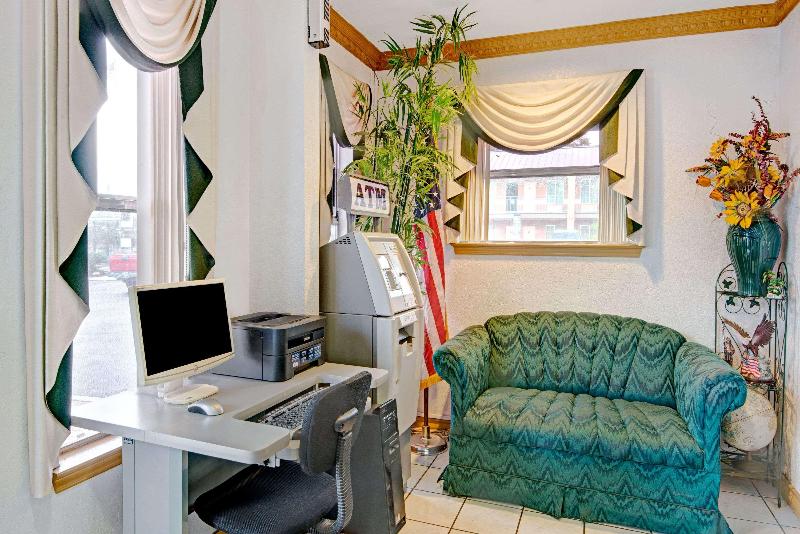 호텔 Econo Lodge Inn & Suites Near Lackland Afb