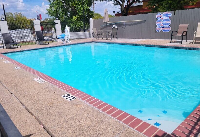 호텔 Econo Lodge Inn & Suites Near Lackland Afb