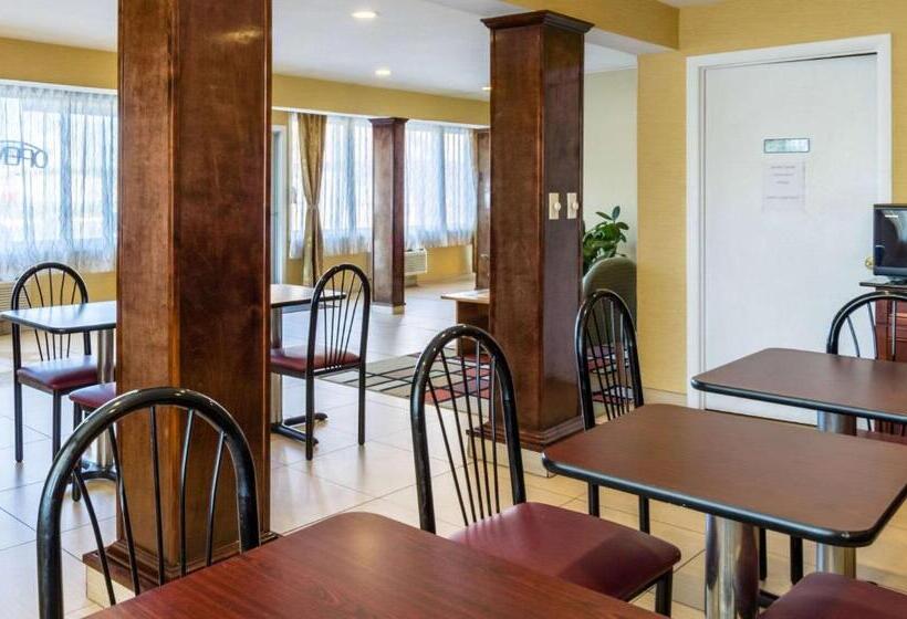 호텔 Fairbridge Inn Express