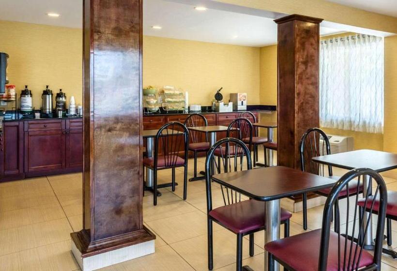 호텔 Fairbridge Inn Express