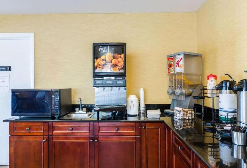 호텔 Fairbridge Inn Express