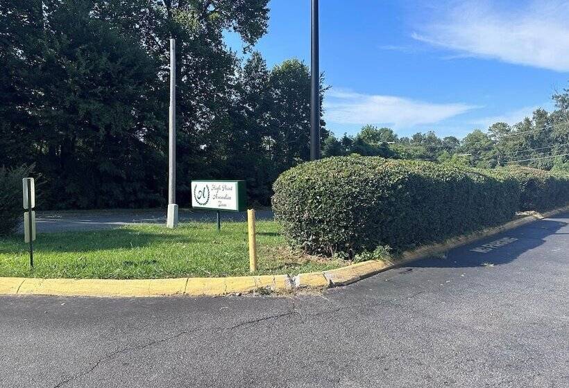 Отель High Point Arcadia Inn