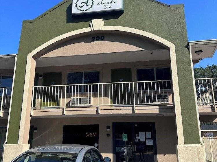 Отель High Point Arcadia Inn