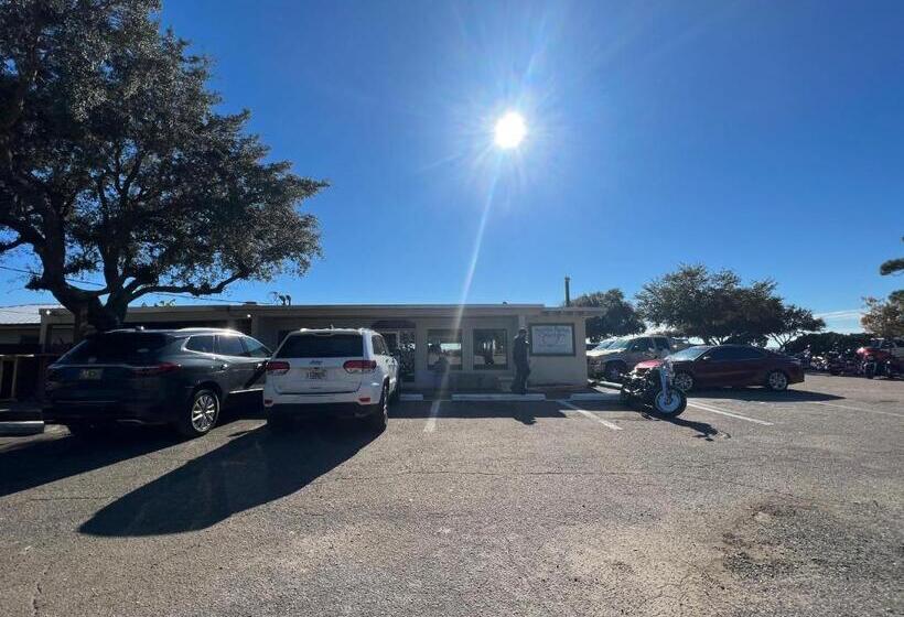 Hole Inn The Wall Hotel   Fort Walton Beach   Sunset Plaza   Nearby Beaches & Hurlburt