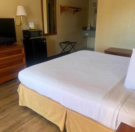 Hole Inn The Wall Hotel   Fort Walton Beach   Sunset Plaza   Nearby Beaches & Hurlburt