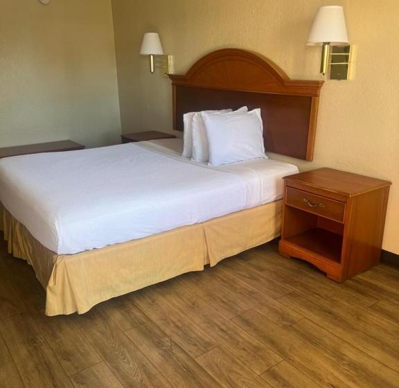 Hole Inn The Wall Hotel   Fort Walton Beach   Sunset Plaza   Nearby Beaches & Hurlburt