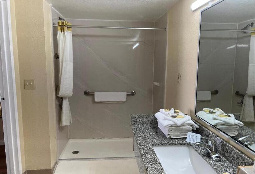 Hole Inn The Wall Hotel   Fort Walton Beach   Sunset Plaza   Nearby Beaches & Hurlburt