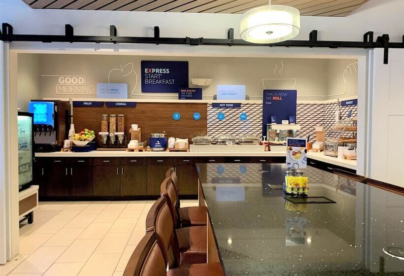 בית מלון כפרי Holiday Inn Express & Suites Chicago Libertyville, An Ihg