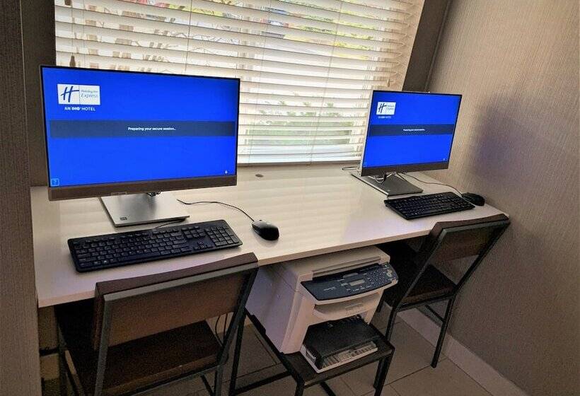 בית מלון כפרי Holiday Inn Express & Suites Chicago Libertyville, An Ihg