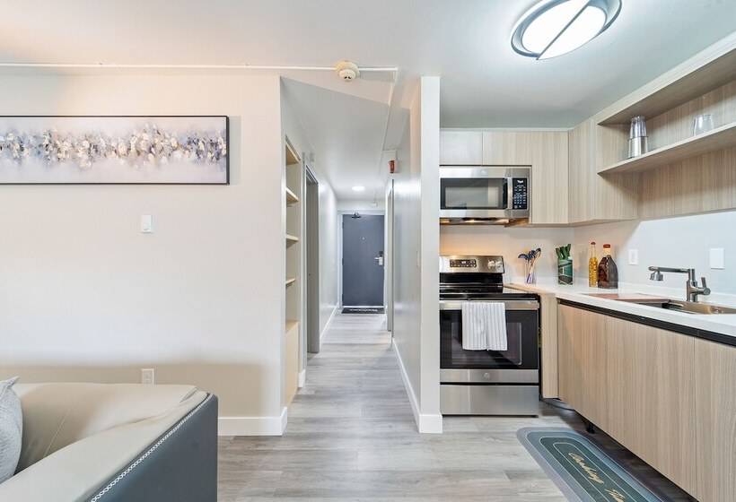 ホテル Interurban Suites