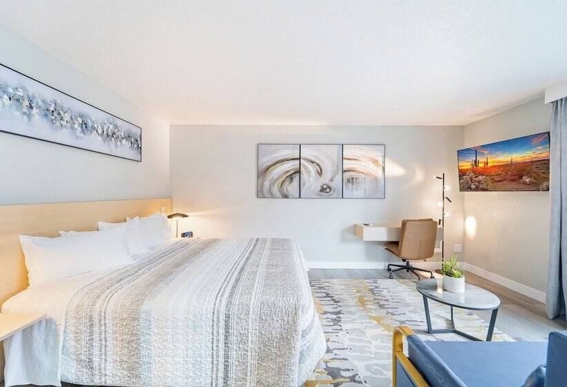 ホテル Interurban Suites