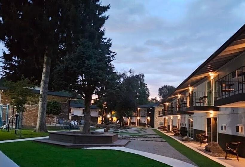 ホテル Interurban Suites