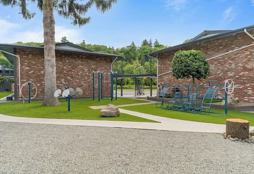 ホテル Interurban Suites