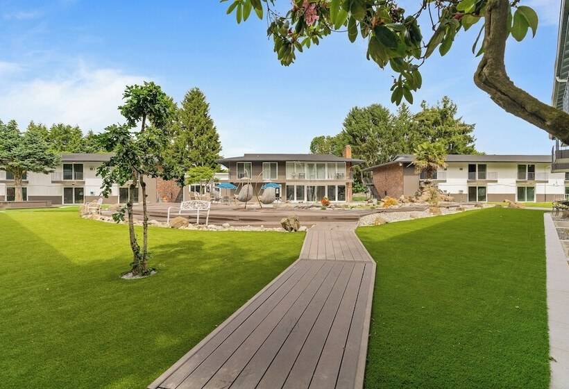 ホテル Interurban Suites