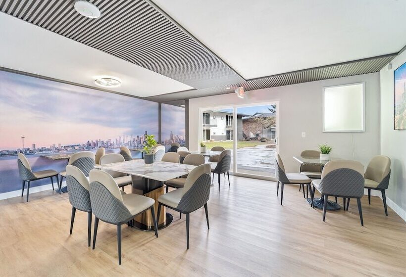 ホテル Interurban Suites