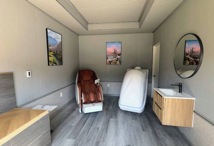 ホテル Interurban Suites