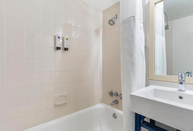 فندق Postcard Inn On The Beach