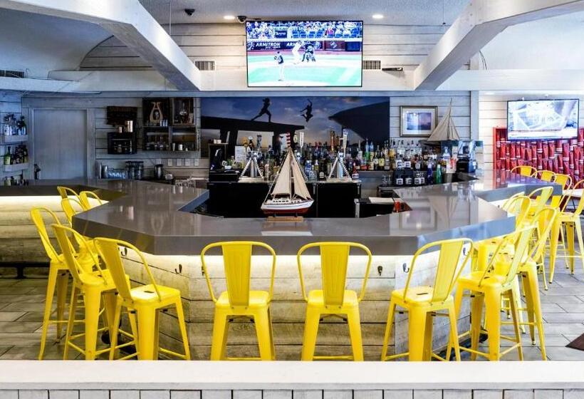 فندق Postcard Inn On The Beach