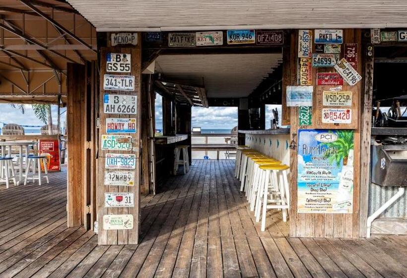 فندق Postcard Inn On The Beach