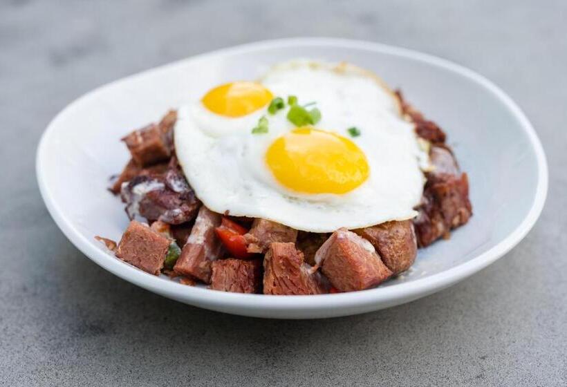 فندق Postcard Inn On The Beach