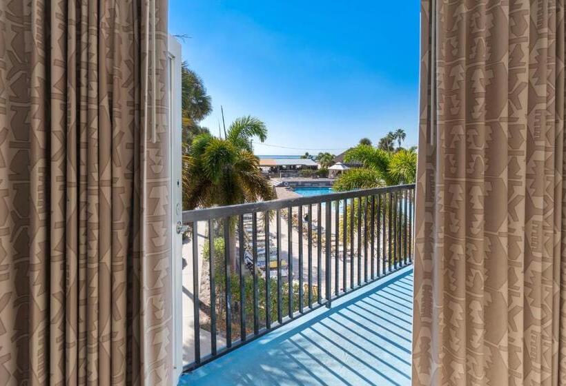 فندق Postcard Inn On The Beach