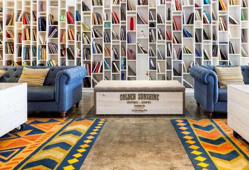 فندق Postcard Inn On The Beach