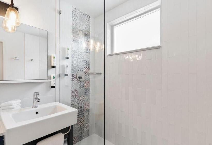 فندق Postcard Inn On The Beach