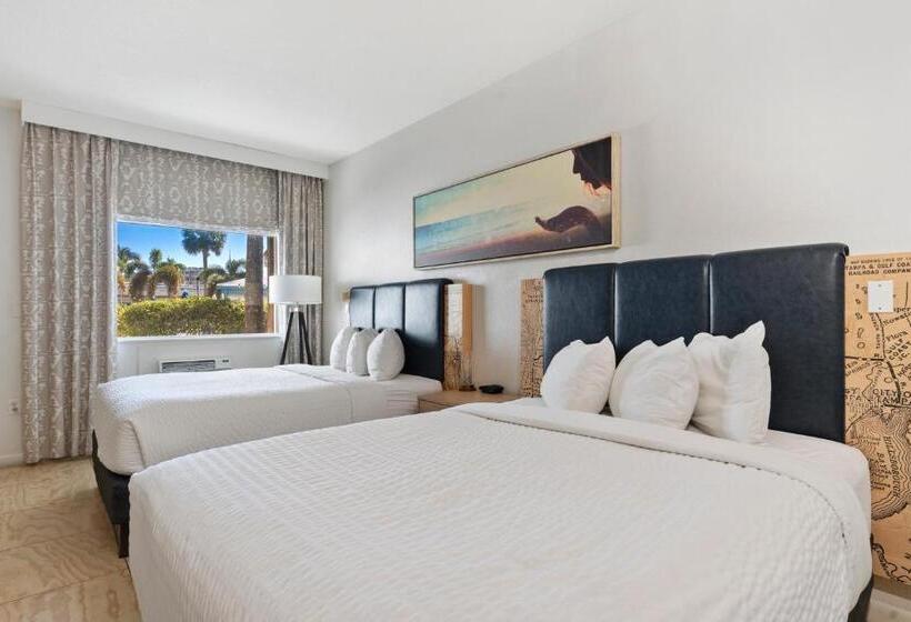 فندق Postcard Inn On The Beach