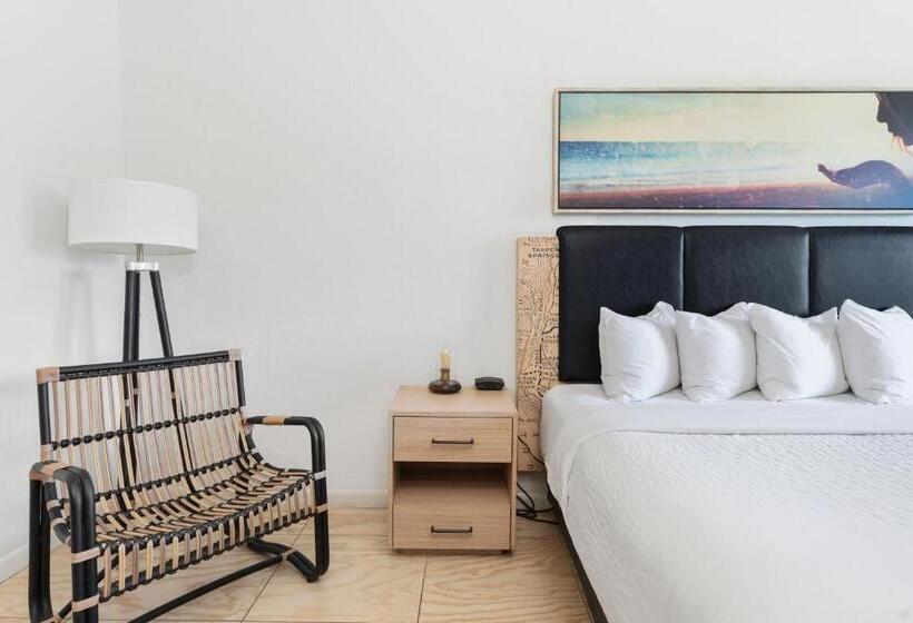 فندق Postcard Inn On The Beach