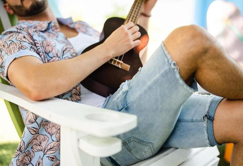 فندق Postcard Inn On The Beach