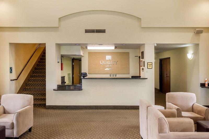 호텔 Quality Inn Logan Near University