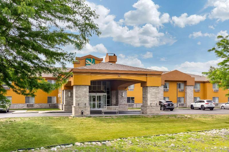 호텔 Quality Inn Logan Near University