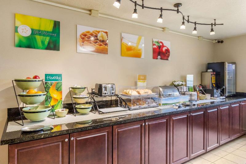 호텔 Quality Inn Logan Near University