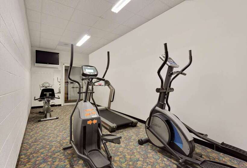 فندق Ramada By Wyndham Richland Center