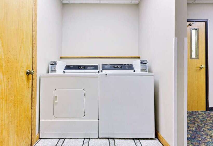 فندق Ramada By Wyndham Richland Center