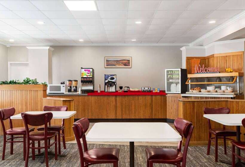 فندق Ramada By Wyndham Richland Center