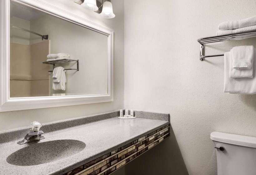 فندق Ramada By Wyndham Richland Center