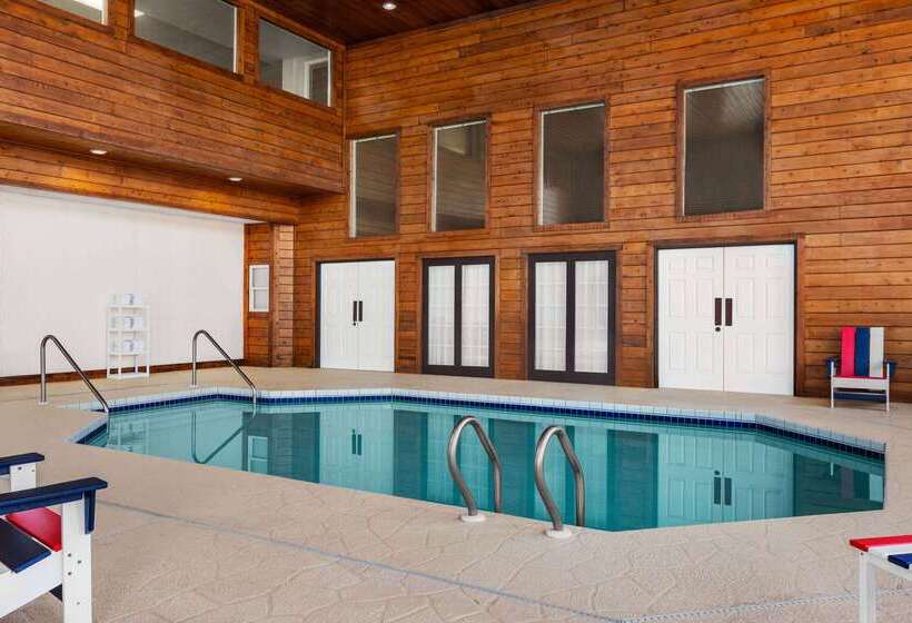 فندق Ramada By Wyndham Richland Center