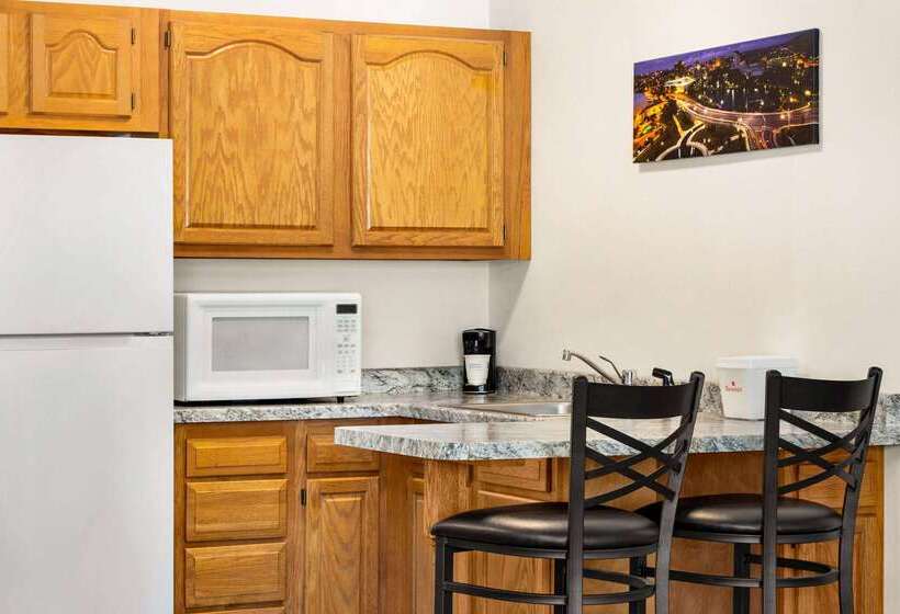 فندق Ramada By Wyndham Richland Center