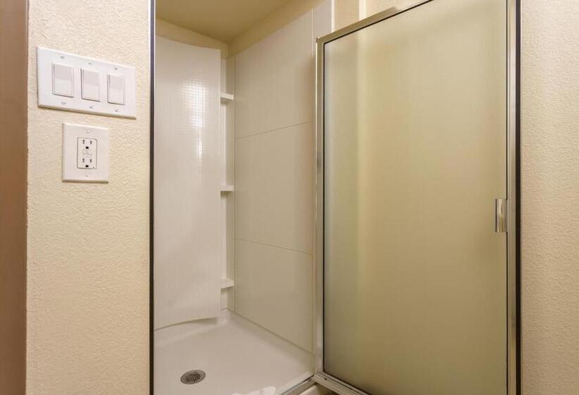 فندق Riverfront Inn Roseburg