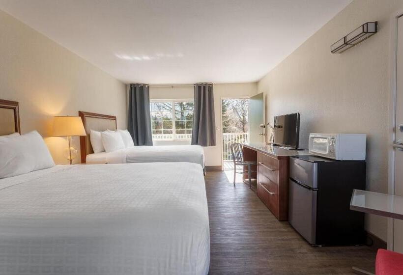 فندق Riverfront Inn Roseburg