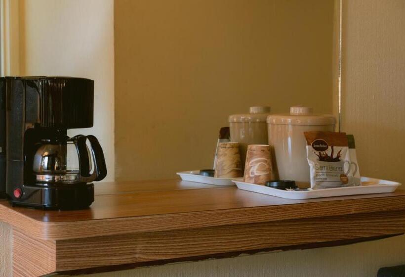 فندق Riverfront Inn Roseburg