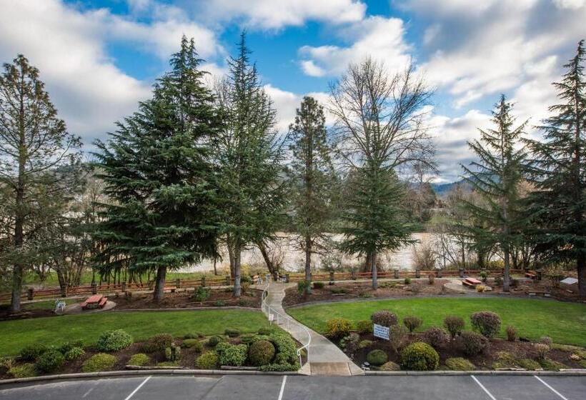 فندق Riverfront Inn Roseburg