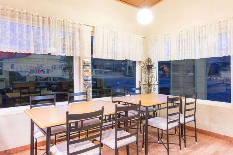 فندق Riverfront Inn Roseburg