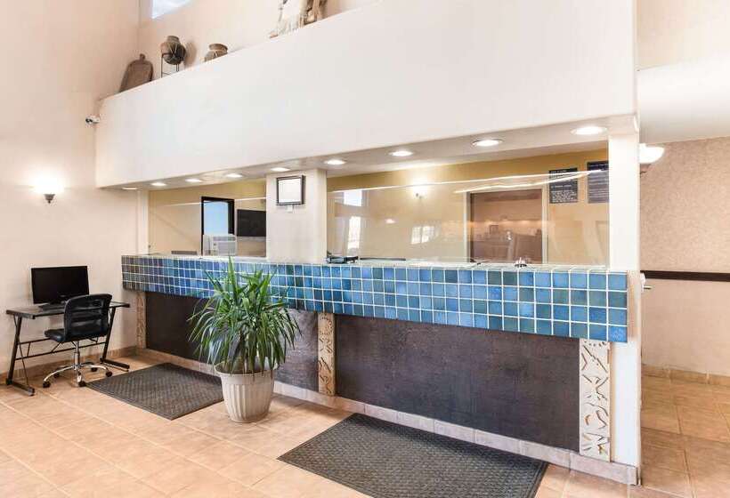 בית מלון כפרי Rodeway Inn