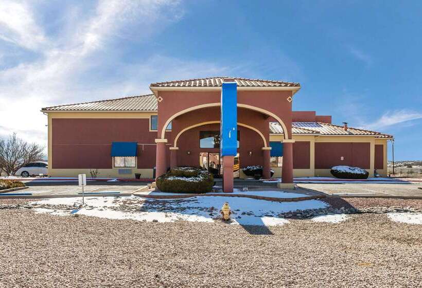 בית מלון כפרי Rodeway Inn