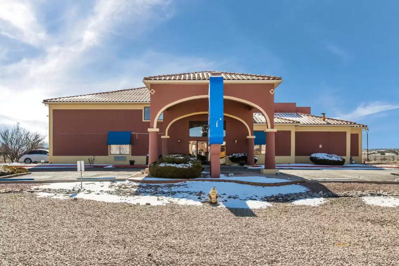 בית מלון כפרי Rodeway Inn