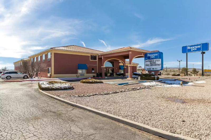 בית מלון כפרי Rodeway Inn