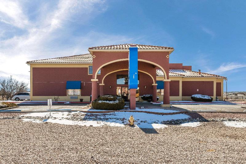 בית מלון כפרי Rodeway Inn